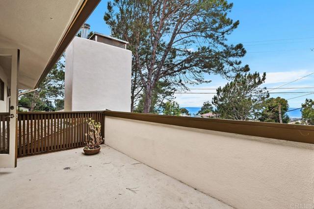 1859 Zapo Street, Del Mar CA: https://media.crmls.org/mediaz/72521414-f060-404d-b7e2-6d8cb3b94375.jpg