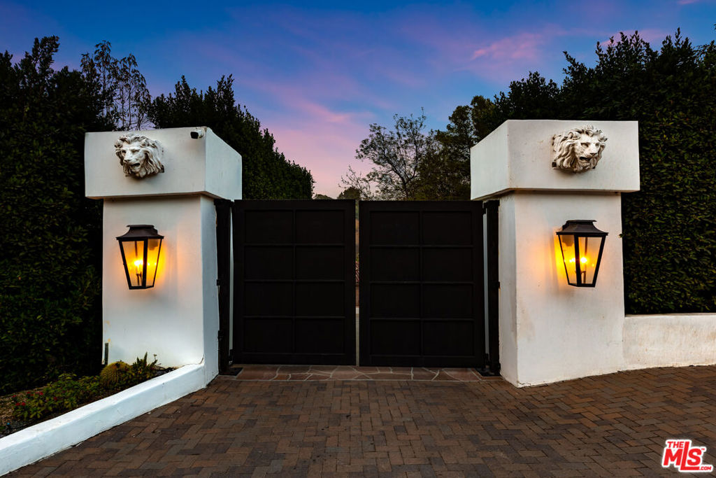 3160 Coldwater Canyon AvenueStudio City img 2