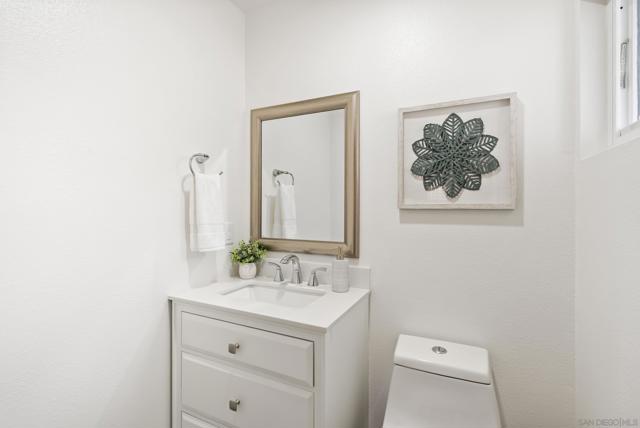 1918 Odell Cir, Vista CA: https://media.crmls.org/mediaz/725275c3-05e9-44d3-baf2-ecc2f32401a0.jpg