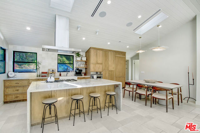 1845 Calgary Lane, Los Angeles CA: https://media.crmls.org/mediaz/72529a04-1d52-4a1c-8a2b-bb6252cff1e5.jpg