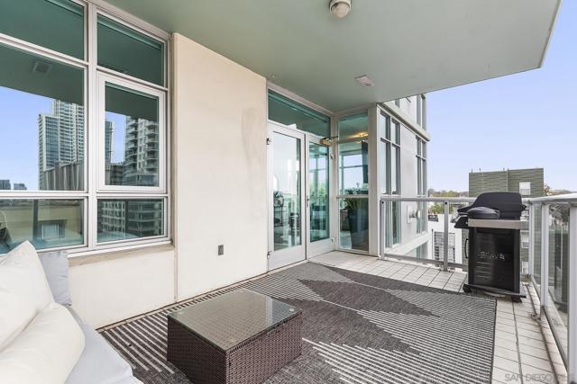 850 Beech St, San Diego CA: https://media.crmls.org/mediaz/72538403-0482-40db-b883-a088f0e3e50f.jpg