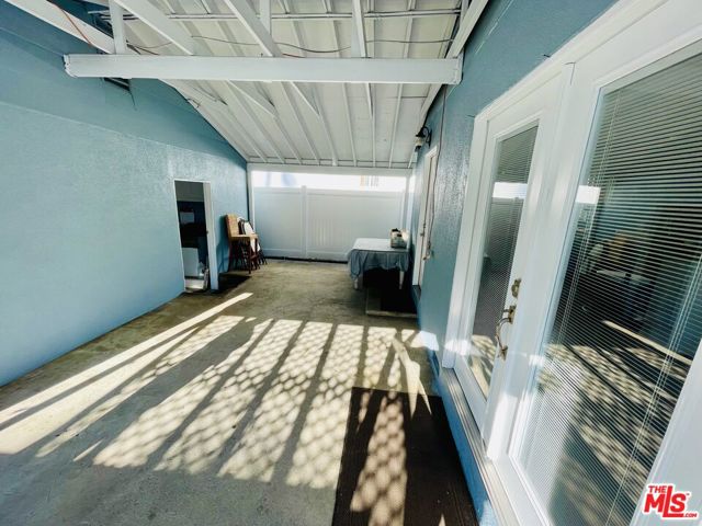 10704 Oro Vista Avenue, Sunland CA: https://media.crmls.org/mediaz/7253d362-a3df-4aa6-8235-19d28ef38a34.jpg