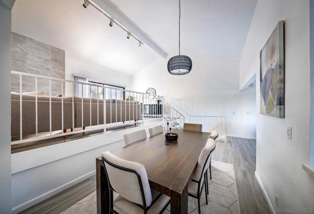 7325 Alicante Rd, Carlsbad CA: https://media.crmls.org/mediaz/72543143-54e4-45ac-84e3-6ff881769942.jpg