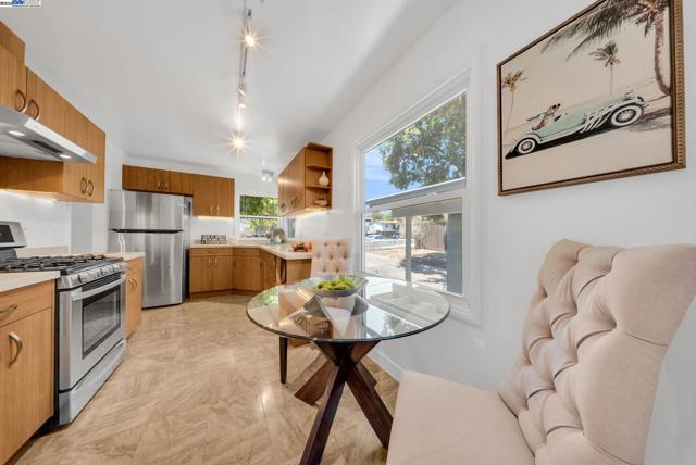 205 Julius St, San Leandro CA: https://media.crmls.org/mediaz/7254e58d-199b-4dd4-b752-f246ce402e58.jpg