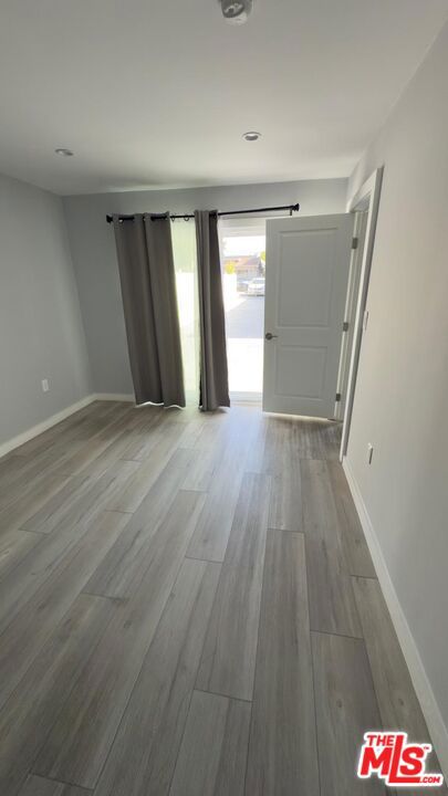 515 Myrtle Street, Glendale CA: https://media.crmls.org/mediaz/7254ed0f-e3c8-4def-9e94-bb94a6a4aeb0.jpg