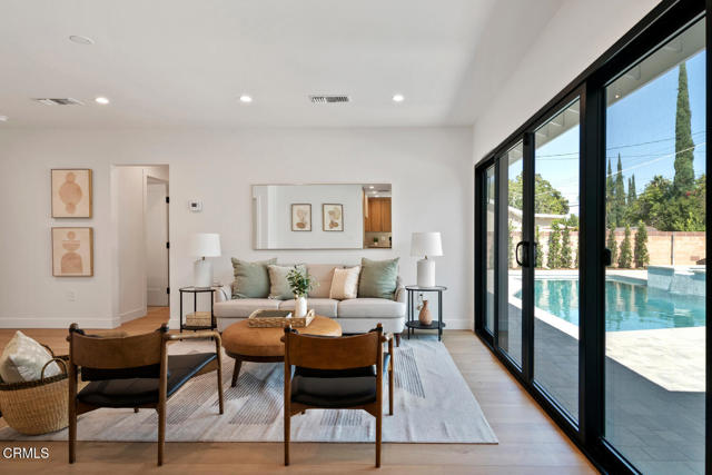 Detail Gallery Image 15 of 50 For 7932 Woodlake Ave, West Hills,  CA 91304 - 4 Beds | 3 Baths