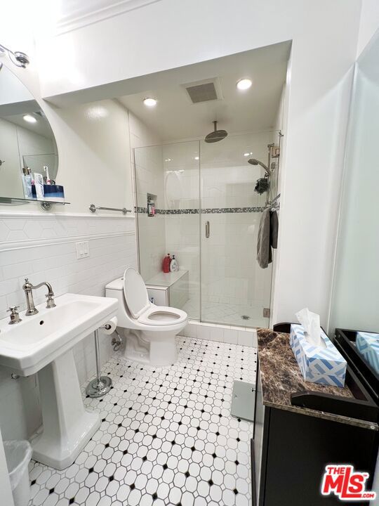 525 N Sycamore Avenue, Los Angeles CA: https://media.crmls.org/mediaz/7254f0c9-5632-4bc0-acc6-8d843ecbccfe.jpg