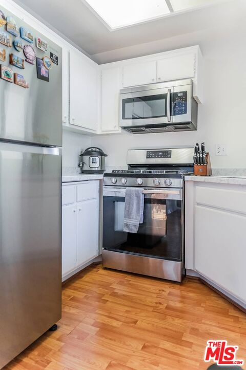 11150 Glenoaks Boulevard, 73 photo 7