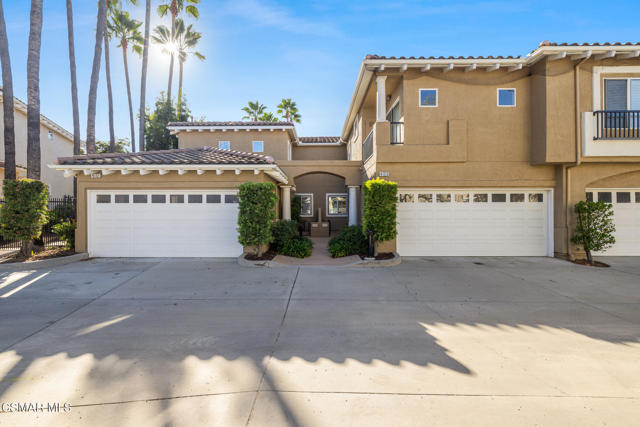 4153 Brookcrest Court, Moorpark CA: https://media.crmls.org/mediaz/72551c0c-de8a-42f5-8558-9ceb0f4e87c2.jpg