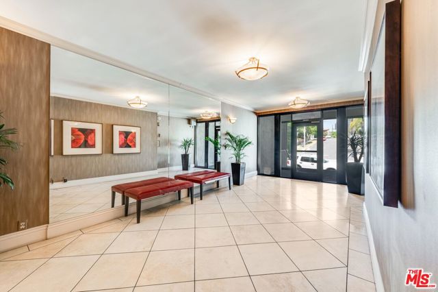 Image 33 of 38 For 1557 Beverly Glen Boulevard 203