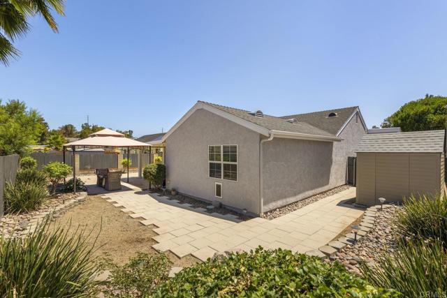 724 Hollowglen Road, Oceanside CA: https://media.crmls.org/mediaz/72557dbb-9766-4e0e-8b6d-de70dfa01d1c.jpg