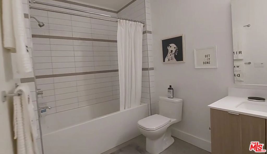https://media.crmls.org/mediaz/7255a1fa-e931-4463-a188-b0aa43d94fa7.jpg?preset=X-Large