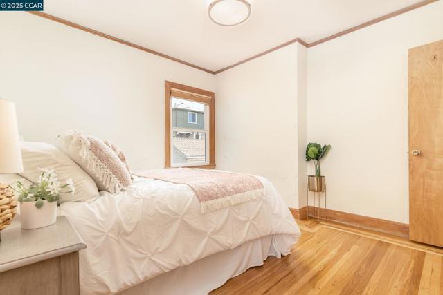 837 San Carlos Ave, Albany CA: https://media.crmls.org/mediaz/7255b3ae-0dd6-4bb2-8078-d09993d37bd7.jpg