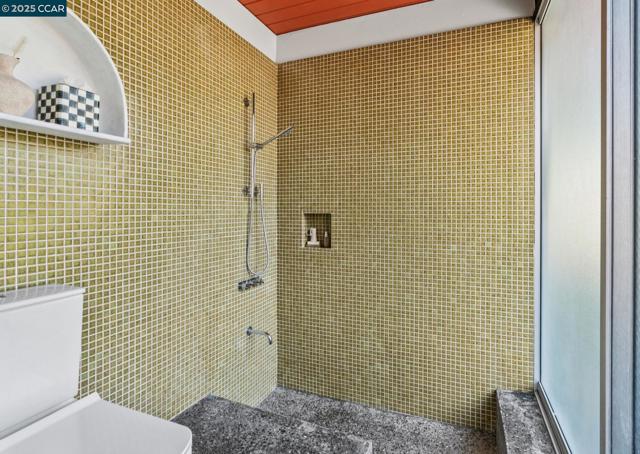 232 Clyde Dr, Walnut Creek CA: https://media.crmls.org/mediaz/7255e9fc-4c74-4cc8-a88a-dbd82fcc1587.jpg