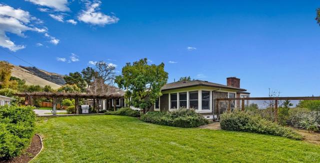 17755 Corral Del Cielo Road,  CA: https://media.crmls.org/mediaz/7256b435-5ba3-4d50-b7c3-b08b9cf0b752.jpg