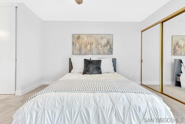Image 12 of 42 For 17607 Pomerado Road  204