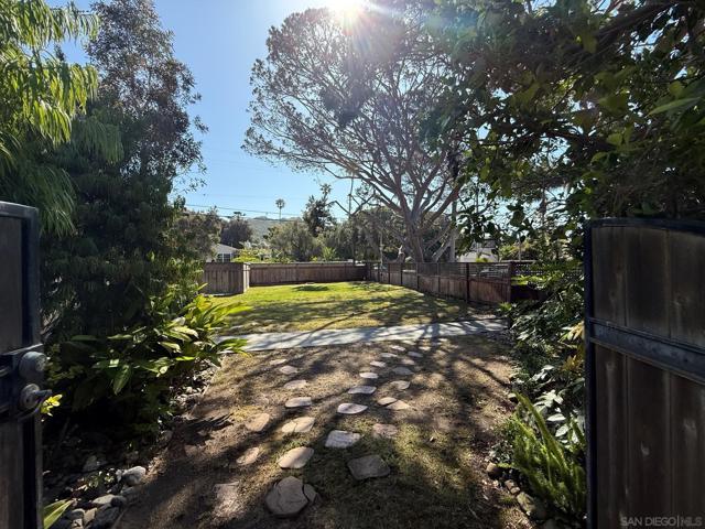 380 Via Del Norte Lot 9, La Jolla CA: https://media.crmls.org/mediaz/72572ff8-104f-4a15-9b17-79621387e23e.jpg