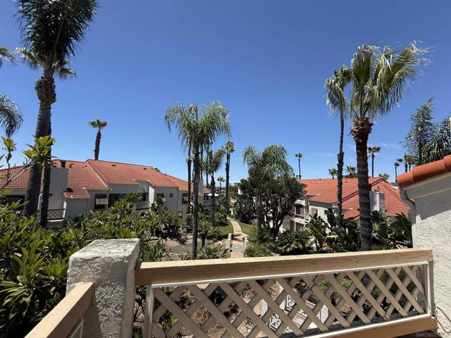 9342 Twin Trails Drive, San Diego CA: https://media.crmls.org/mediaz/72573e02-444e-4454-8e7e-e55f9fb073d9.jpg