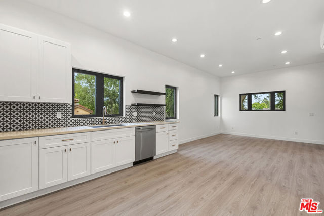 8931 Hubbard Street, Culver City CA: https://media.crmls.org/mediaz/7257dc97-379a-48ab-a8af-2fef10e43038.jpg