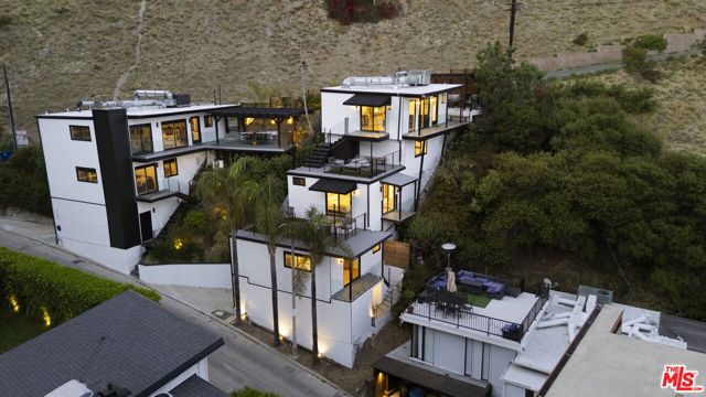 1788 N Orange Grove Avenue, Los Angeles CA: https://media.crmls.org/mediaz/725819f8-17d2-45d8-a377-2c68137357c4.jpg