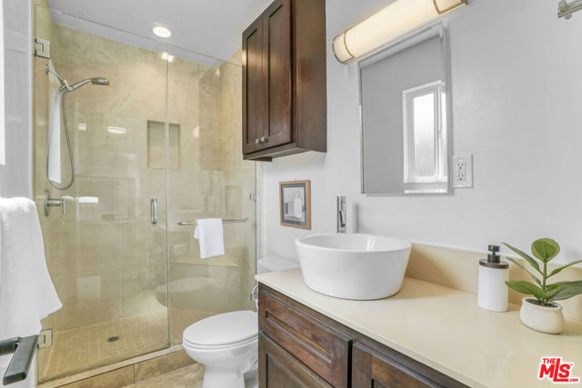 2402 Ocean Park Boulevard, Santa Monica CA: https://media.crmls.org/mediaz/72583ae3-4817-4631-a530-2d847dd639c1.jpg