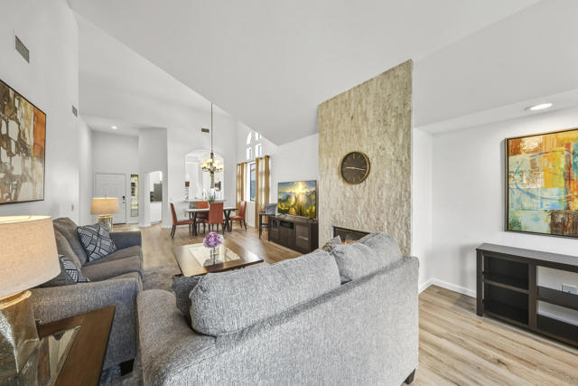 110 Celano Circle, Palm Desert CA: https://media.crmls.org/mediaz/72590bca-1333-4102-96de-2829a4b69d96.jpg