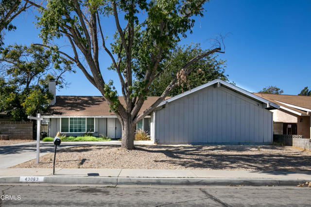 43063 Lemonwood Dr Drive, Lancaster CA: https://media.crmls.org/mediaz/7259d2bf-c73f-411e-a241-da8aa8ae0510.jpg