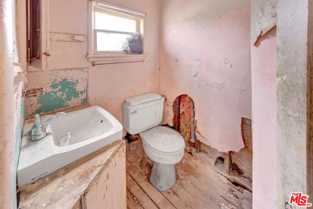 2028 E 126th Street, Compton CA: https://media.crmls.org/mediaz/725a200a-cdd5-48bd-a64a-c7b7ccca7179.jpg