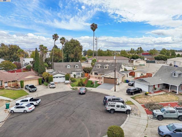28399 Cubberley Ct, Hayward CA: https://media.crmls.org/mediaz/725a5a9e-3122-4c62-ac32-445746c32c1d.jpg