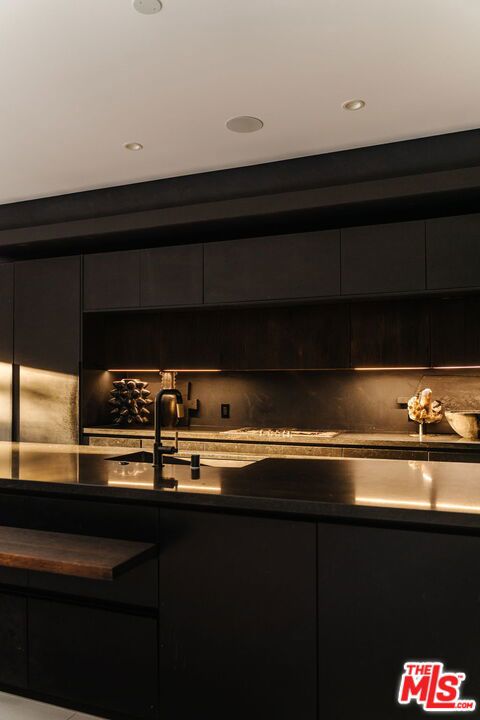 Image 2 of 28 For 537 Alta Vista Boulevard