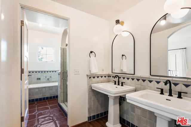 1414 N Harper Avenue, West Hollywood CA: https://media.crmls.org/mediaz/725ab988-c0f3-4344-9eb0-77af2e3bbb80.jpg