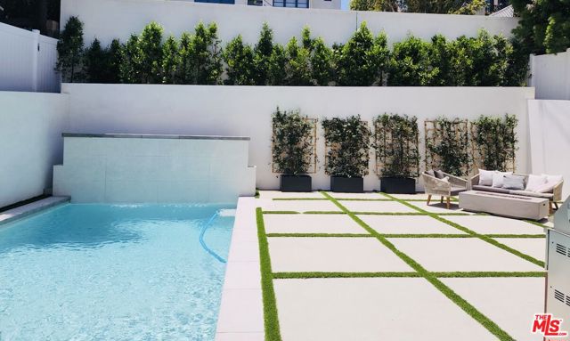 2565 Patricia Avenue, Los Angeles CA: https://media.crmls.org/mediaz/725b2afc-130f-43ac-9aec-448499aa3994.jpg