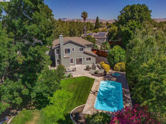 96 Trixie Dr, Livermore CA: https://media.crmls.org/mediaz/725b47de-b7cd-494c-a55c-fb047292d901.jpg