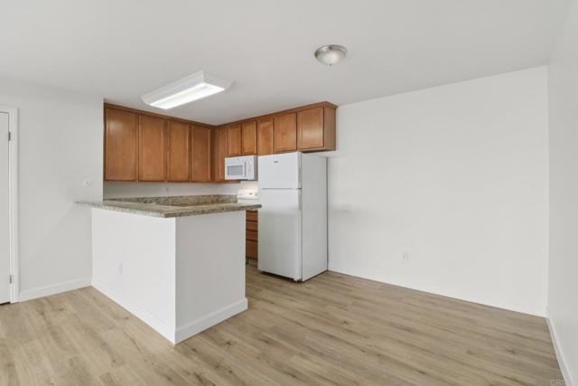 Detail Gallery Image 8 of 28 For 3454 Castle Glen Dr #114,  San Diego,  CA 92123 - 4 Beds | 2 Baths