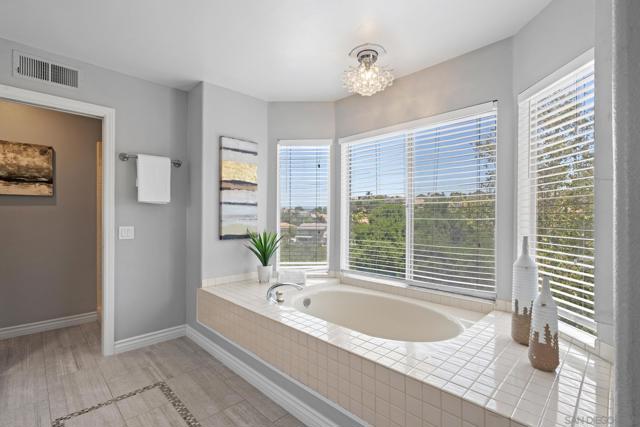 18145 Moon Song Court, Rancho Bernardo (San Diego) CA: https://media.crmls.org/mediaz/725bd9e9-8123-432f-b9fa-db216810335b.jpg