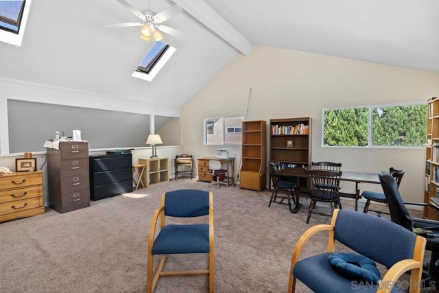 1387 Don Carlos Ct, Chula Vista CA: https://media.crmls.org/mediaz/725be713-6f47-443a-b506-1288fb9f0a94.jpg
