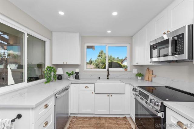 16566 Caminito Vencinos, San Diego CA: https://media.crmls.org/mediaz/725c2c2d-2ded-4c08-8e02-4d53182d0f38.jpg