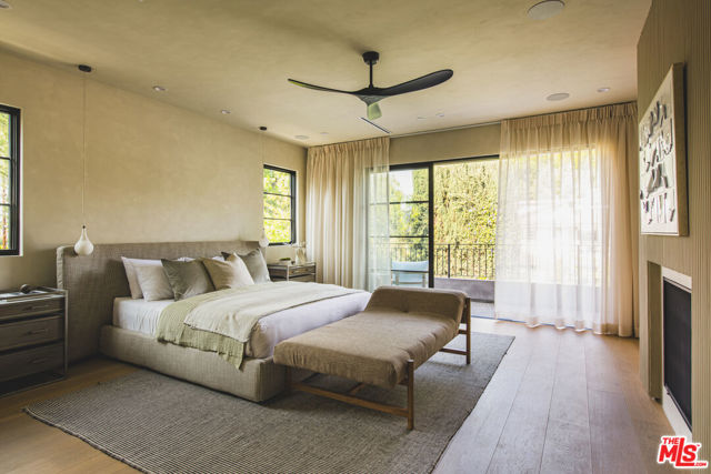 4112 Shadyglade Avenue, Studio City CA: https://media.crmls.org/mediaz/725c47dc-6d99-4e18-8957-235f5143ba66.jpg
