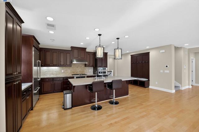 3231 Central Pkwy, Dublin CA: https://media.crmls.org/mediaz/725c4846-83d6-482c-aa2f-88fc5b838b2b.jpg