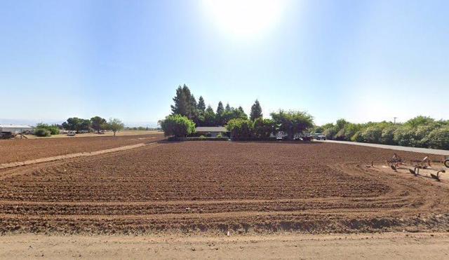 4588 N McCall, Sanger CA: https://media.crmls.org/mediaz/725ca098-0c27-40e7-a90b-bf16b53e0f7a.jpg