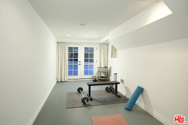 6749 Whitley Terrace, Los Angeles CA: https://media.crmls.org/mediaz/725ca8aa-1f7f-445f-8b62-196fea262b4b.jpg