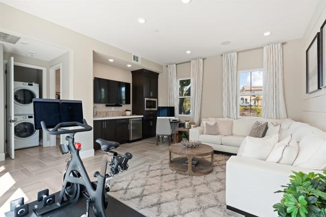 Detail Gallery Image 33 of 69 For 17028 Rendezvous Cir, San Diego,  CA 92127 - 5 Beds | 5/1 Baths