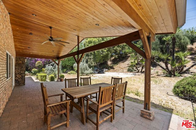 20315 Clark Street, Woodland Hills CA: https://media.crmls.org/mediaz/725cc963-5592-4dd5-ad9a-107adc071dd0.jpg