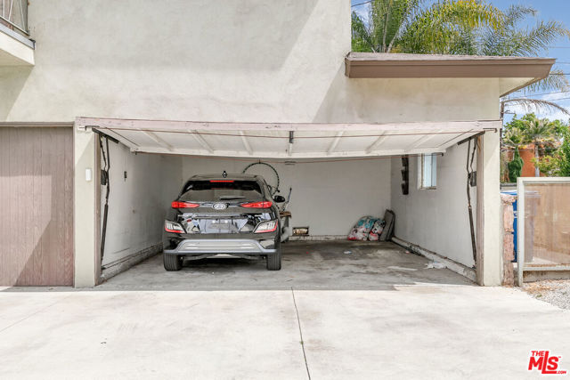 917 N Cedar Street, Inglewood CA: https://media.crmls.org/mediaz/725cca6d-3103-4bec-8430-f50b53de6962.jpg