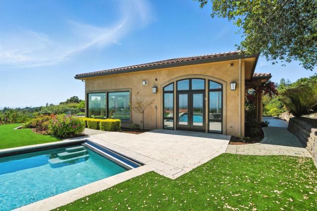 12252 Menalto Drive, Los Altos Hills CA: https://media.crmls.org/mediaz/725cf044-ce14-42c3-9191-6724d950b8be.jpg