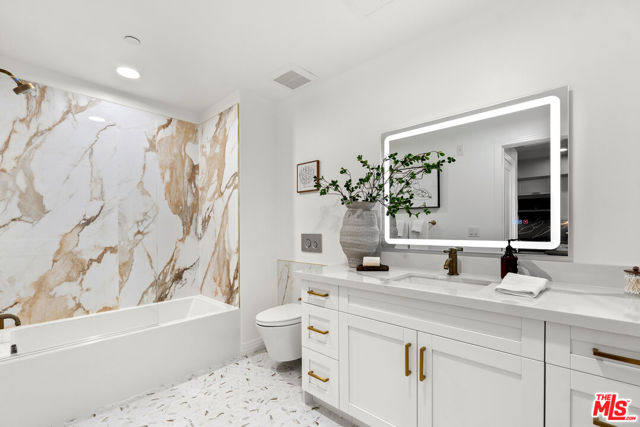 7428 Santa Monica Boulevard, 204 photo 10