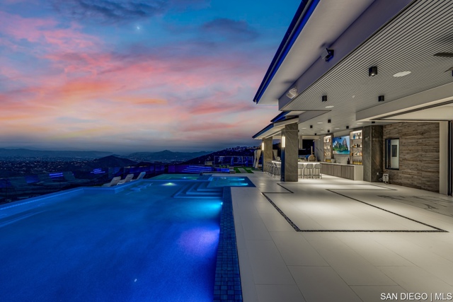 18386 Avenida Apice, Rancho Santa Fe CA: https://media.crmls.org/mediaz/725d7532-b637-49b6-bed2-df61764fbcaa.jpg