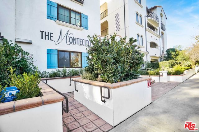 13308 Valleyheart Drive, Sherman Oaks CA: https://media.crmls.org/mediaz/725e0e73-527a-46e3-a3e8-080e184eba70.jpg