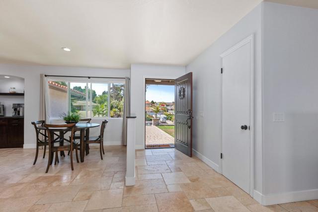 704 Matagual Dr, Vista CA: https://media.crmls.org/mediaz/725e36ad-ff02-453a-88eb-b9f229d80120.jpg
