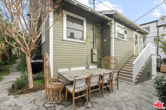 2704 3rd Street, Santa Monica CA: https://media.crmls.org/mediaz/725e5c9f-aa53-47a9-b3f8-7f27e712f3a3.jpg